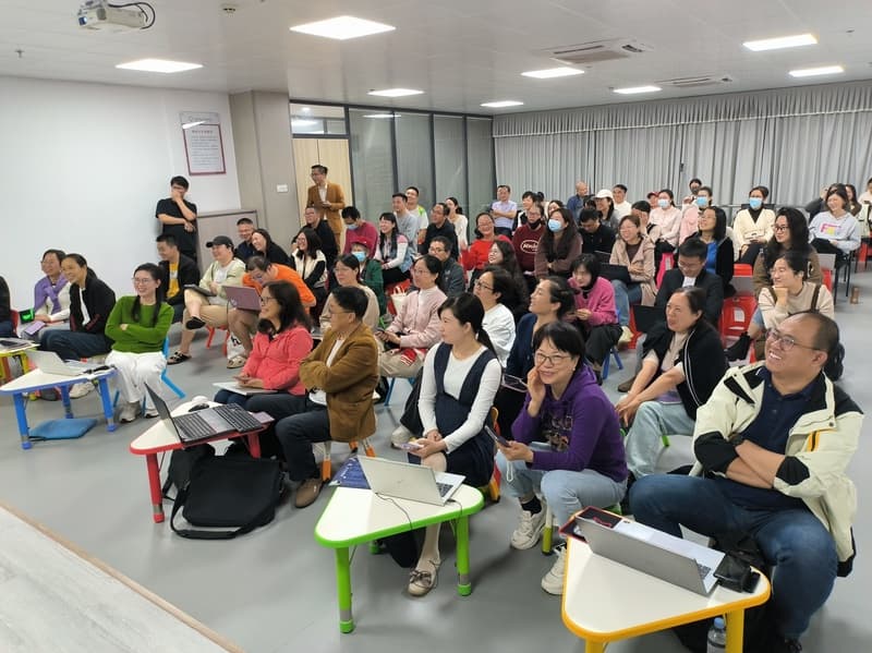 赋能未来职场!横岗街道华侨新村社区AI培训提升居民数字技能与信心